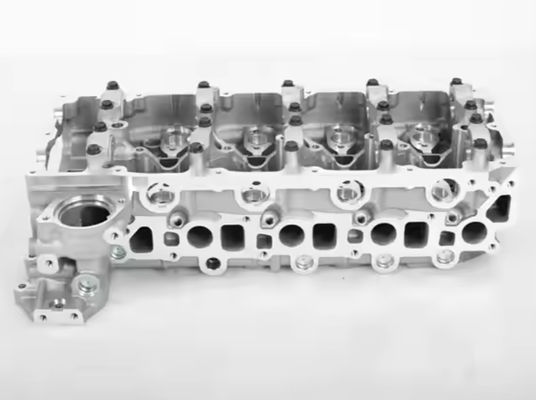 مجموعة الرأس الأسطوانية الجديدة 4JJ1 مع الصمامات ISUZU حفرة قطاعات الآلات البناء