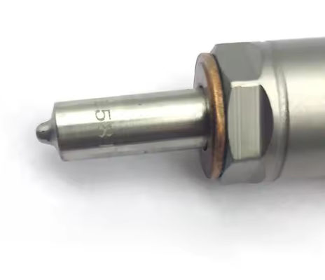 حاقن السكك الحديدية المشتركة لوقود الديزل محرك حفارة D6E جزء فوهة الحاقن 0445120067 VOE20798683