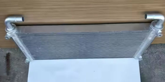 المبردات الهيدروليكية عالية الجودة للزيت حفرة رادياتور المياه 4650353 نموذج ZAX200-3 ZAX210-3 لأجزاء آلات البناء